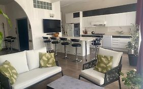 grand appartement sur canal a 2 pas du centre ville de Sète